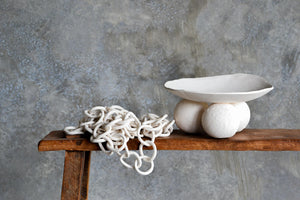 PEBBLES WHITE PLATTER AND CHAIN