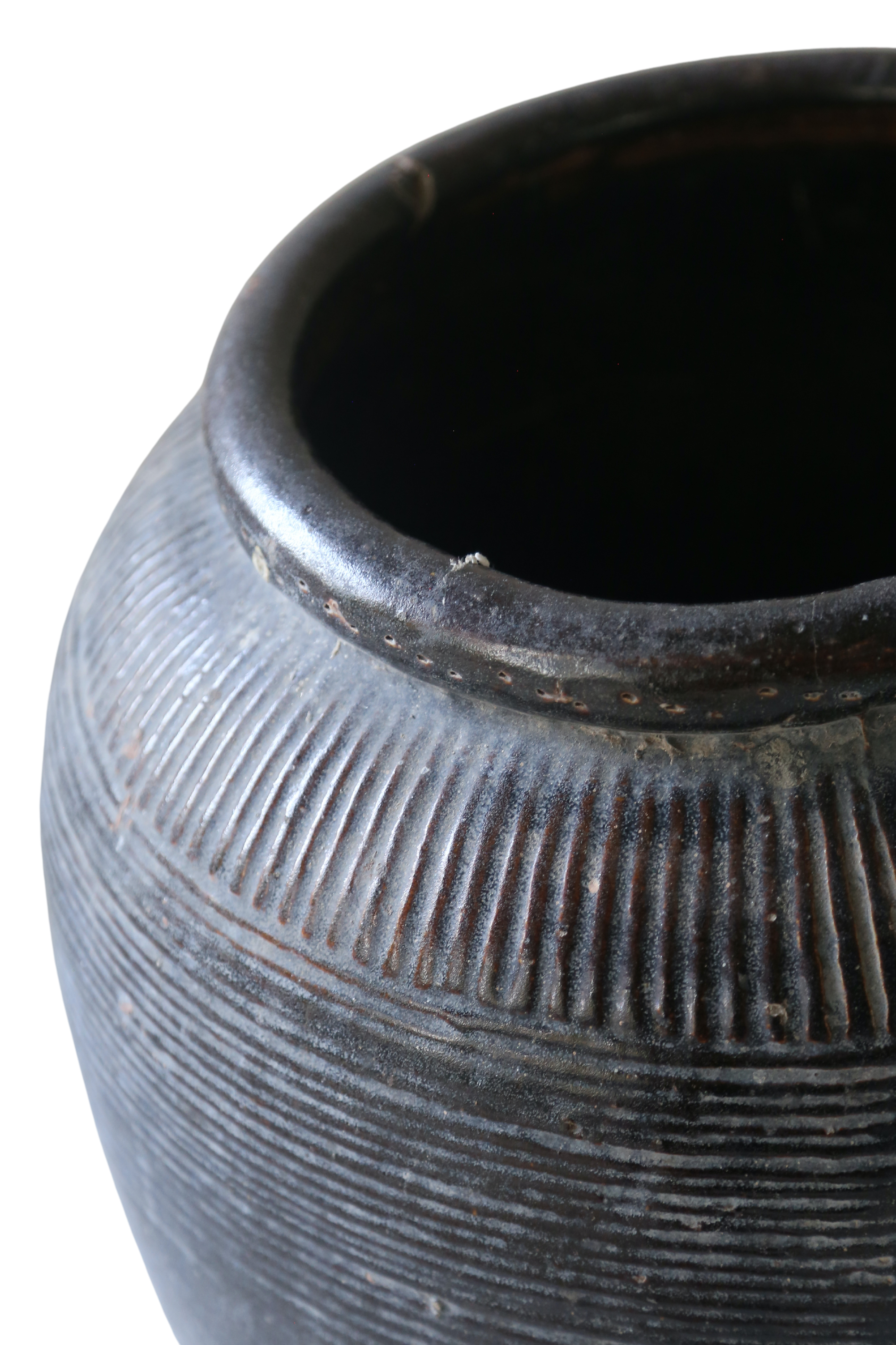 Chinese Guci pot